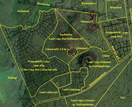 Kort sem sýnir námuna, fyrir miðri mynd, og eignarhald á lóðum og jörðum í nágrenninu. Mynd: úr umhverfismatsskýrslu
