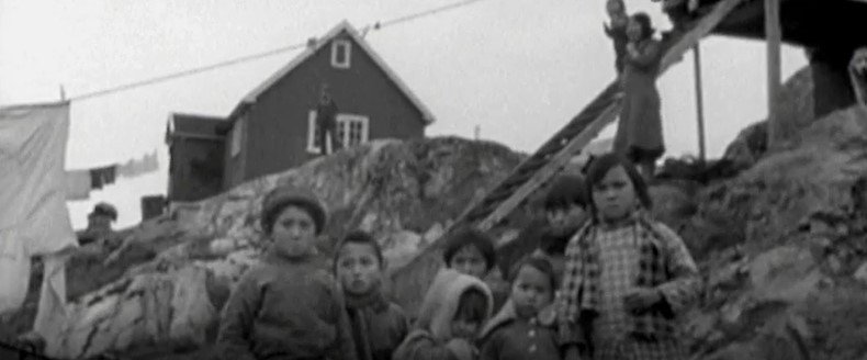 Grænlensk börn árið 1951. Mynd: Skjáskot af BBC