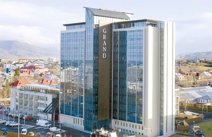 Grand hótel í Reykjavík. Fjöldi hótelgistinga hefur aukist um 4%, en gistinætur aukast mest meðal íslenskra ferðamanna.