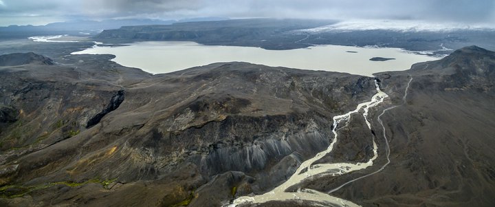 Á fyrstu árum 20. aldar var Hagavatn um 30 ferkílómetrar að stærð en er í dag um 4 km². Árið 1929 brast jökulstífla og mikið hlaup varð í Farinu og Tungufljóti. Tíu árum seinna hljóp Hagavatn aftur og við þetta lækkaði vatnsyfirborðið um 10 metra.