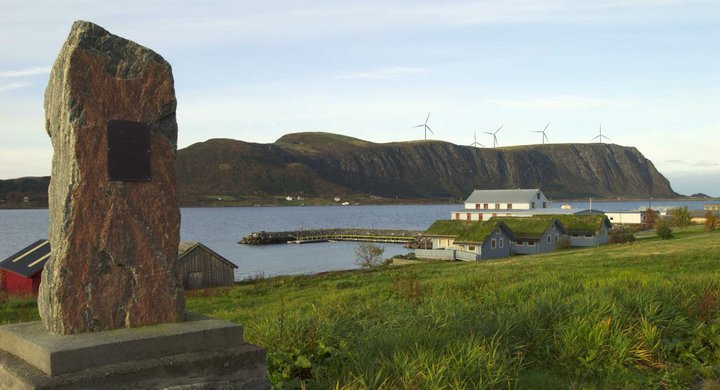 Átta myllur eru í vindorkuverinu á Haramseyju. Þær sjást víða að.