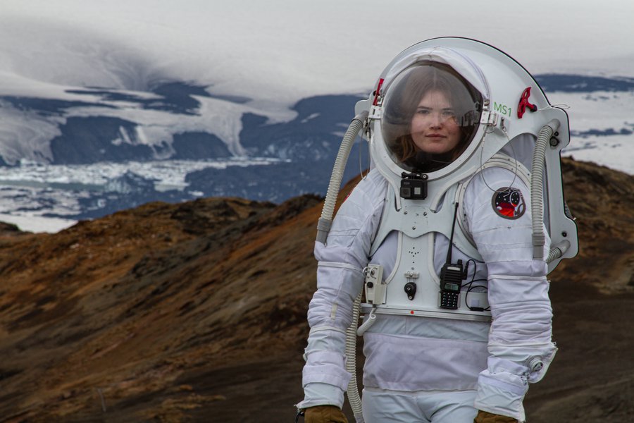 Helga Kristín var valin til að prófa nýjan geimfarabúning NASA í fyrrasumar. Þar kom reynsla hennar af ísklifri og jarðfræði sér vel. Helga Kristín Torfadóttir