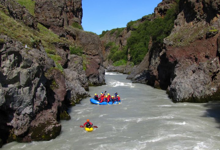Flúðasiglingar í jökulsánum í SKagafirði eru undirstaða ferðaþjónustu á svæðinu.