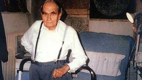 Hess var í haldi í Spandaufangelsinu í Vestur-Berlín þangað til að hann stytti sér aldur 93ja ára gamall, árið 1987.