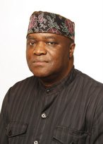 Albert Kawana sjávarútvegsráðherra Namibíu.