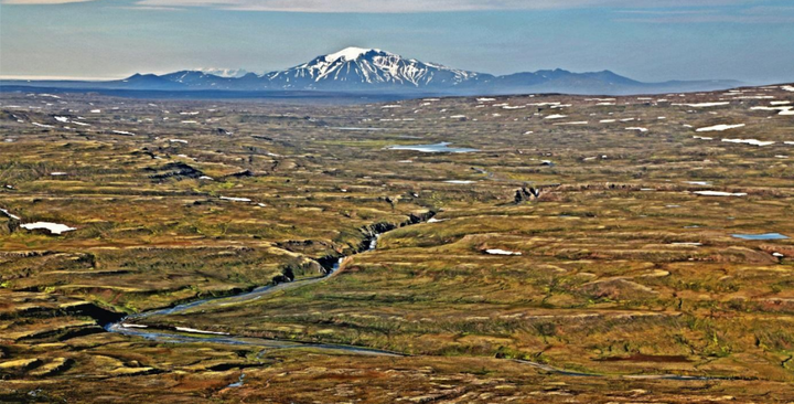 Leirdalur með Leirdalsvatni og Leirdalsá falla í Geitdalsá. Í Leirdal hugsar Arctic Hydro sér upphafslón Geitdalsárrvirkjunar.