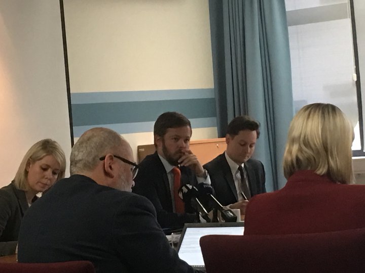 Jón Þór Sturluson sést hér fyrir miðri mynd.