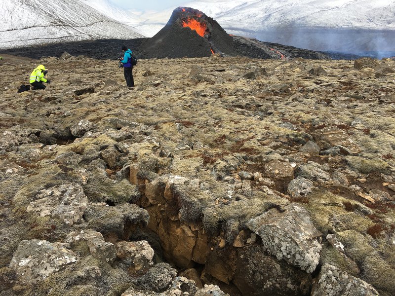 Sprunga norðan eldgossins í Geldingadölum. Mynd: Ásta Rut Hjartardóttir