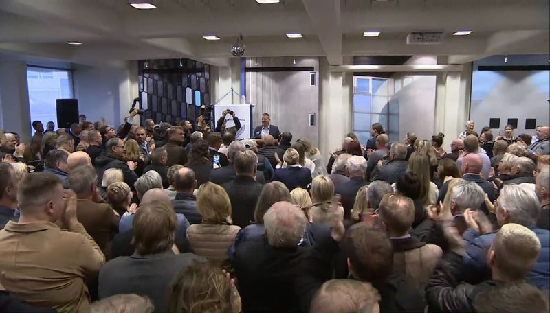 Fjölmenni var í Valhöll þegar Guðlaugur Þór tilkynnti formannsframboð sitt. Skjáskot: Vísir