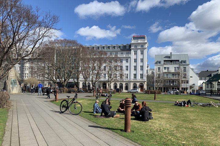 Neikvæðni þjóðarinnar mældist sú mesta frá því í október árið 2010 í apríl síðastliðnum, samkvæmt Væntingavísitölu Gallup.