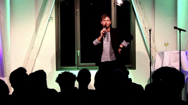 Jonathan Duffy á uppistandinu Icetralia