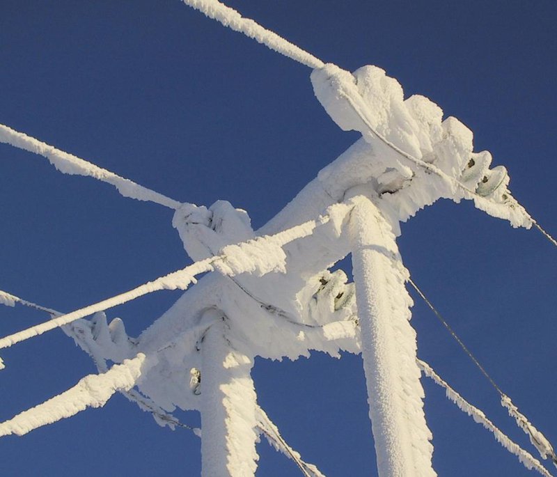 Ísing er oft vandamál á Vestfjörðum en ákveðið svigrúm er innan kerfisins til að leggja raflínur í jörð. Mynd: Orkubú Vestfjarða