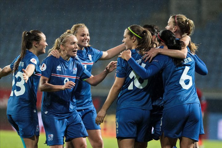 Íslenska kvennalandsliðið í fótbolta.
