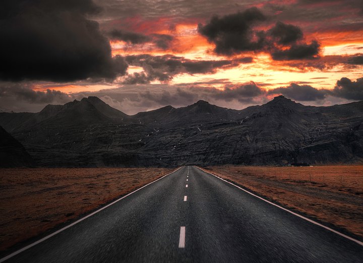 Sérstaða Íslands þegar kemur að fjölda bólusettra er mikil og því ekki hægt að miða við reynslu nokkurs annars ríkis þegar kemur að virkni bóluefna í samfélagi án takmarkanna innanlands og fjölgunar ferðamanna.