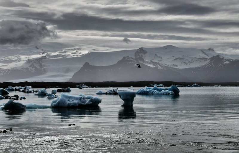 Þegar jöklar jarðar bráðna losnar farg af landi og eldgos geta orðið tíðari. Mynd: Sunna Ósk Logadóttir