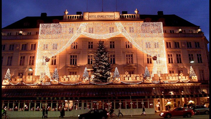 Hótel d‘Angleterre hefur í árafjöld verið prýtt einstaklega mörgum og fallegum jólaljósum. Nú verður breyting þar á.