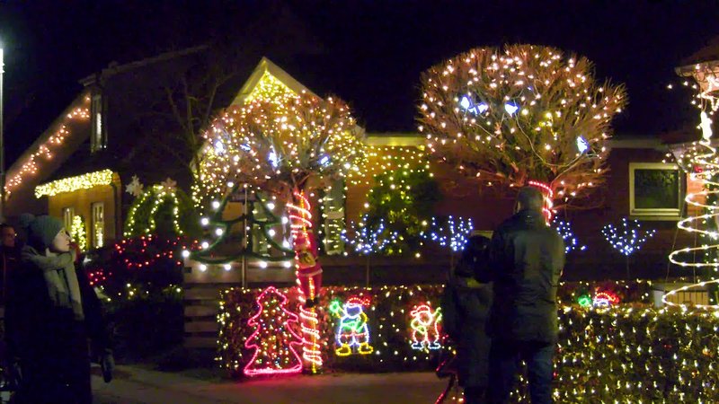 Fredensgade dregur fjölda fólks að um hver jól enda er engin íbúagata Danmerkur jafn mikið skreytt.