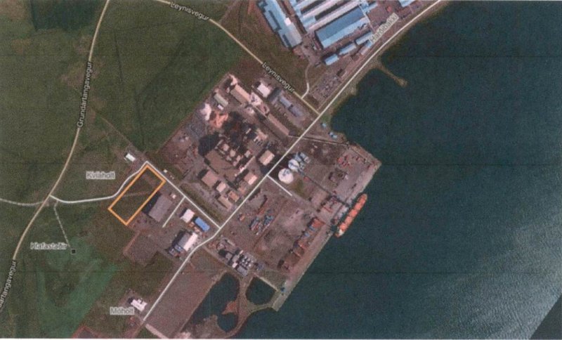 Staðsetning kerendurvinnslunnar er afmörkuð með gulum kassa til vinstri á myndinni: Úr matsfyrirspurn