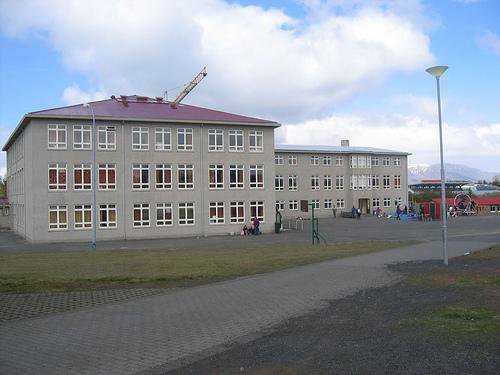 Laugarnesskóli_-_panoramio.jpeg