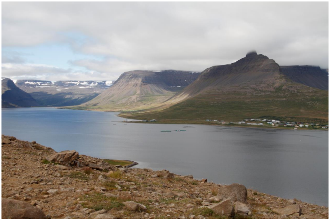 Dæmi um sýnileika eldiskvía. Myndin tekin af áningarstaðnum við Kambsnes.