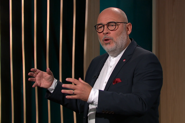 Logi Einarsson formaður Samfylkingarinnar í forystusætinu á RÚV í gærkvöldi.