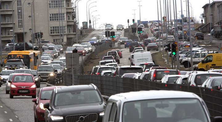 Umferð á Miklubraut.