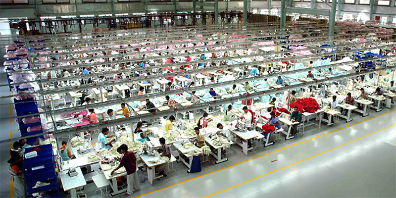 Fatnaður saumaður í Bangladesh. MYND: Apparelresources.com