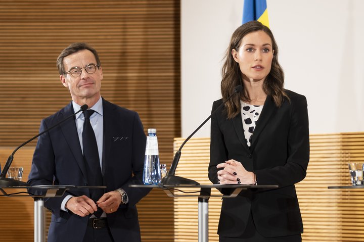Ulf Kristersson, forsætisráðherra Svíþjóðar, og Sanna Marin, forsætisráðherra Finnlands, á leiðtogafundi Norðurlandaráðs í Helsinki.