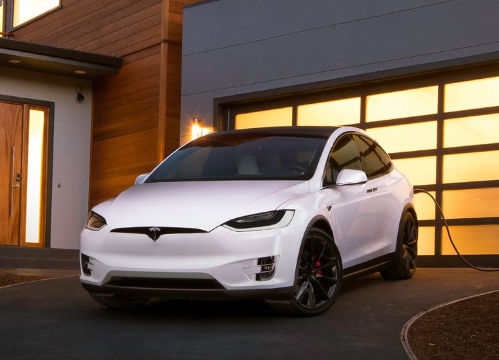 Tesla er eitt þeirra nýju fyrirtækja sem framleiða eingöngu rafbíla.