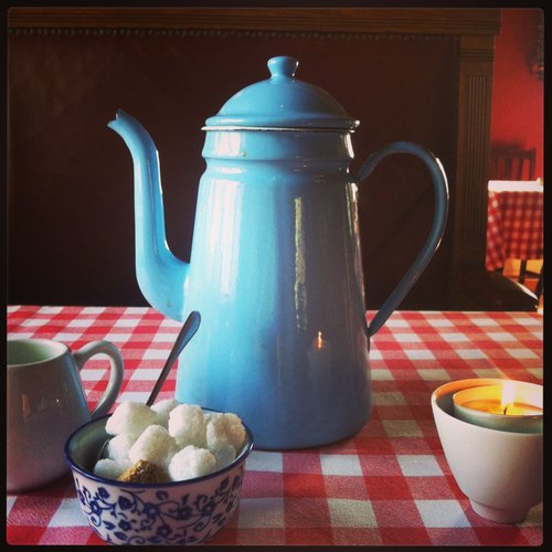 Madame Blå ar framleidd í hundraða þúsunda tali, í átján stærðum.