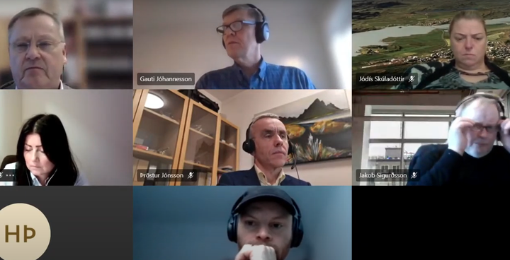 Frá bæjarstjórnarfundi í Múlaþingi í gær. Þröstur Jónsson bæjarfulltrúi Miðflokksins er fyrir miðri mynd og Jódís Skúladóttir bæjarfulltrúi VG í efstu röð til hægri.