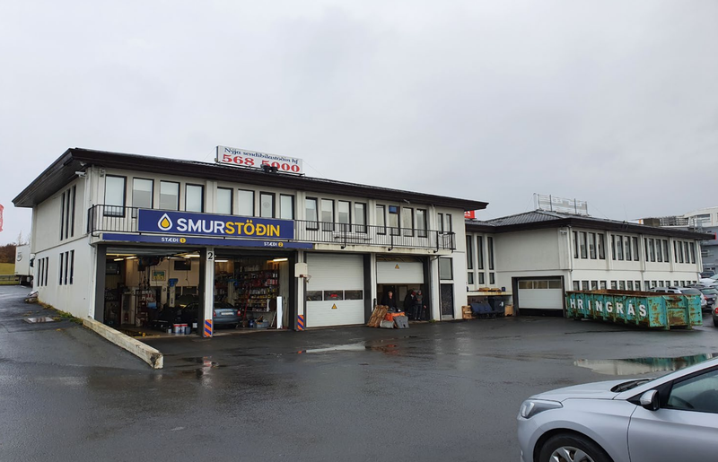 Húsnæðið við Knarrarvog 2 hýsir bæði Nýju sendibílastöðina og aðra bíltengda þjónustustarfsemi. Mynd: Úr verðmati fasteignasölunnar Valhallar.