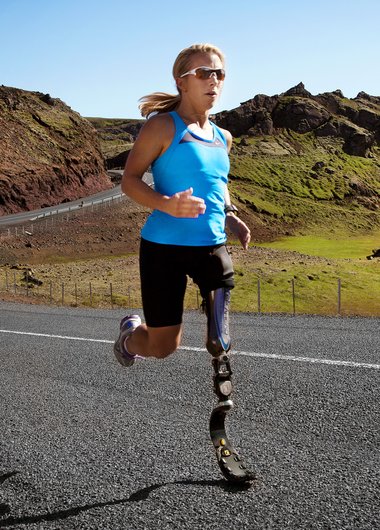 Verðmiðinn á stoðtækjafyrirtækinu Össuri er nú tæplega 220 milljarðar króna. Össur er, ásamt Marel, langsamlega vinsælasta fyrirtækið á íslenska markaðinum.