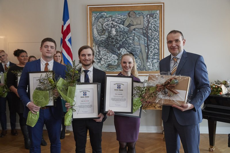 Forsetinn með verðlaunahöfum í dag.