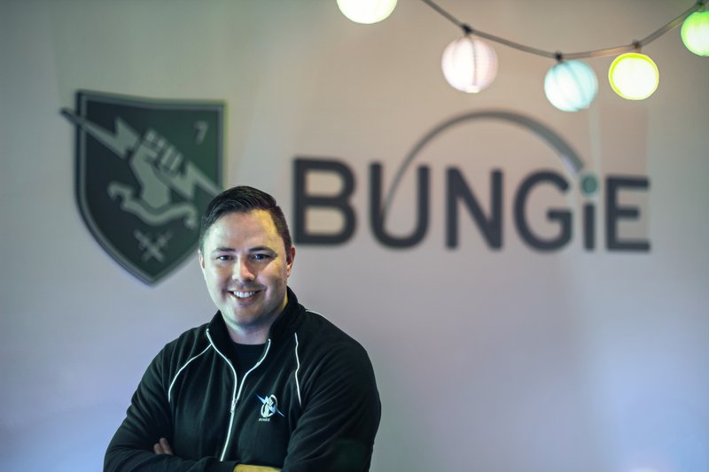 Örvar sést hér, í höfuðstöðvum Bungie. 