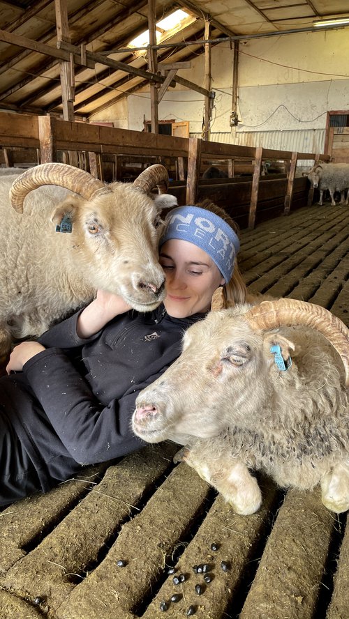 Pálína ásamt kindunum Maríu og Cassöndru. Mynd: Úr einkasafni