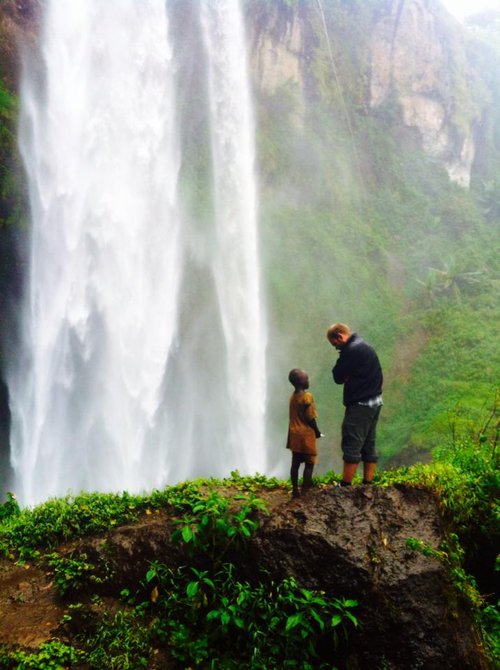 Úganda er ríkt af náttúrufegurð en þar er fátækt útbreidd, ekki síst meðal barna. Mynd: Úr einkasafni