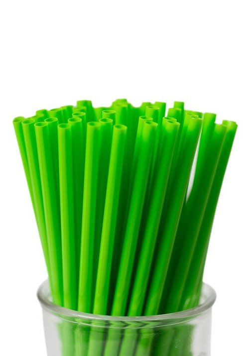 Plaströr og einnota umbúðir hafa vikið fyrir fjölnota stálrörum og öðru slíku.