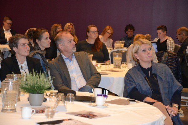 Ferðaþjónustan til umræðu. Ragnheiður Elín Árnadóttir fylgdist grannt með gangi mála.