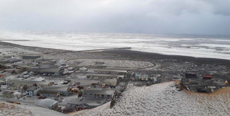 Mikill sandur barst með sjó og vindi yfir Vík í vetur. Mynd: Vegagerðin/Þórir Níels Kjartansson