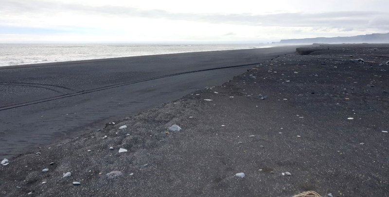 Horft eftir Höfðafjöru til vesturs í átt að Vík sem er í um 11 km fjarlægð. Mynd: Úr matsáætlun