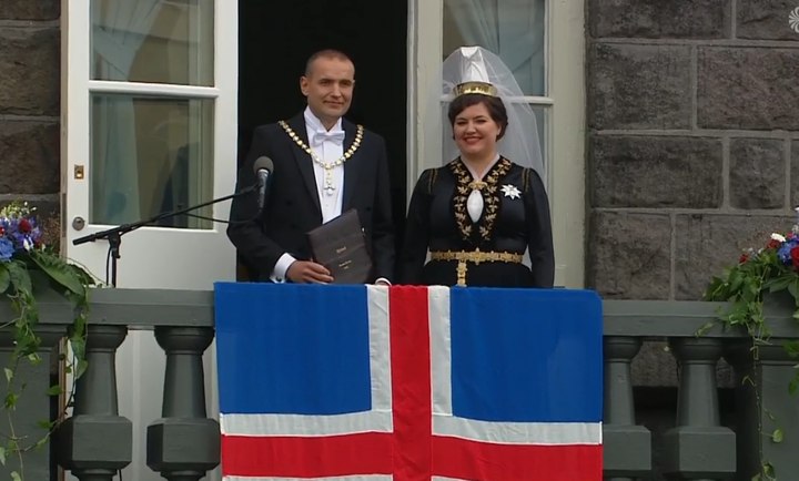 Lagt er til í frumvarpsdrögum að stjórnarskrárbreytingum að forseti megi einungis sitja tvö sex ára kjörtímabil að hámarki.