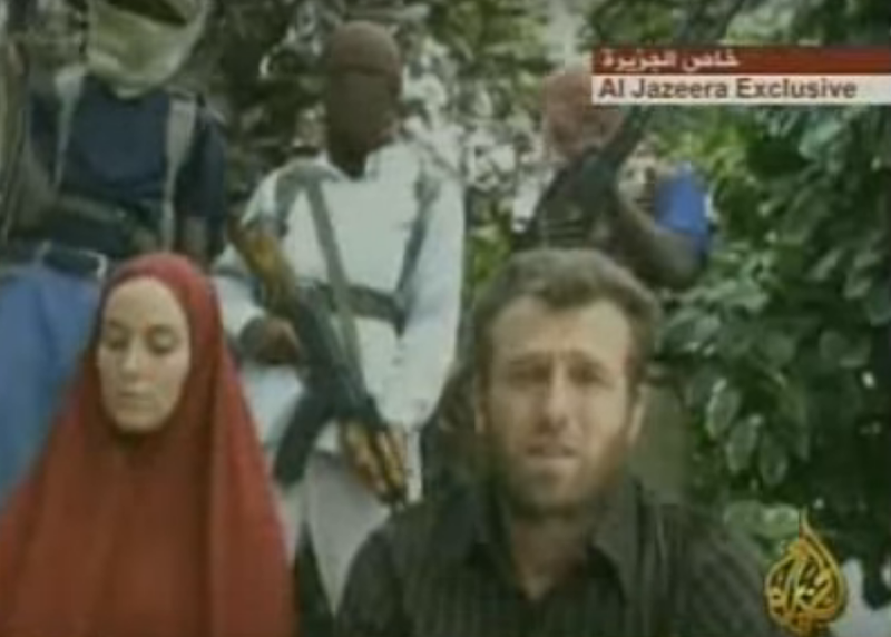 Amanda Lind­hout og Nigel Brennan í haldi skæruliða MYND: Skjáskot Al Jazeera