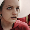 Elisabeth Moss í hlutverki Hjáfreð í Handmaid's Tale