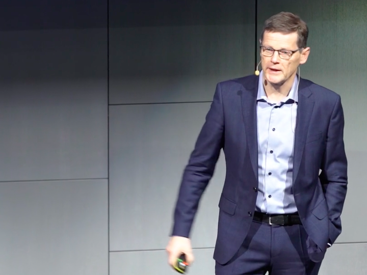 Þorsteinn Már Baldvinsson er forstjóri Samherja. Hann hefur farið fram á að Már Guðmundsson seðlabankastjóri segi af sér vegna Samherjamálsins.