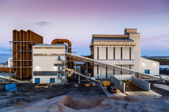 „Kísilver United Silicon, álver í Helguvík, kísilver Thorsil og stórskipahöfnin í Helguvík hafa engum tilgangi þjónað enn nema að brenna upp fjármuni og spilla heilsu íbúa.“