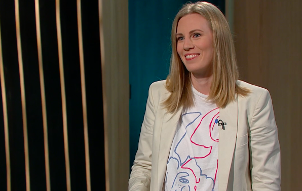 Frumvarp um afglæpavæðingu neysluskammta var fyrst lagt fram á þingi haustið 2019 af Halldóru Mogensen auk átta annarra þingmanna úr þing­­flokk­um P­írata, Sam­­fylk­ing­­ar, Vinstri grænna, Við­reisnar og Flokks fólks­ins.