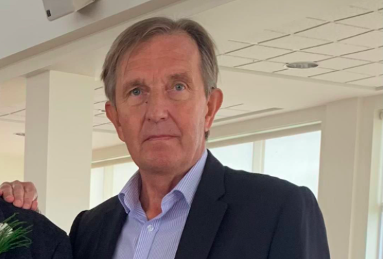 Guðmundur Árni Stefánsson, fyrrverandi bæjarstjóri í Hafnarfirði og ráðherra, er aftur kominn í bæjarstjórn í Hafnarfirði.