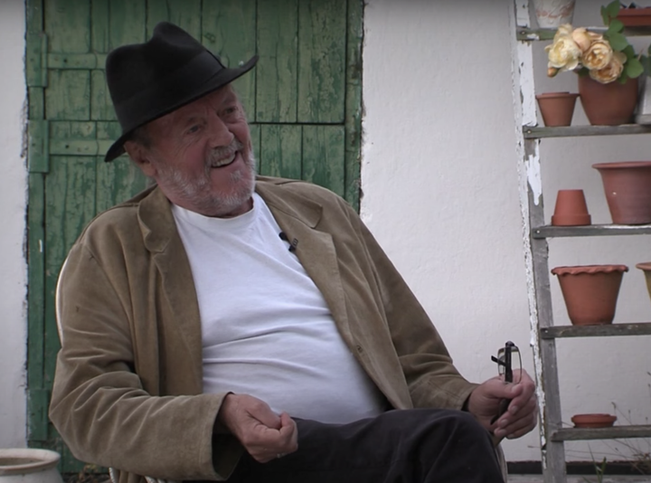 Hattar voru eins konar einkennistákn danska tónlistarmannsins Povl Dissing, einkum ítalskir Borsalino hattar í seinni tíð.