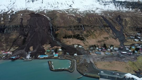 Aurskriðurnar féllu á Seyðisfirði um og eftir miðjan desember í fyrra.